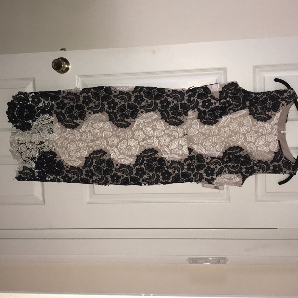 Midi, lace sleeveless dress